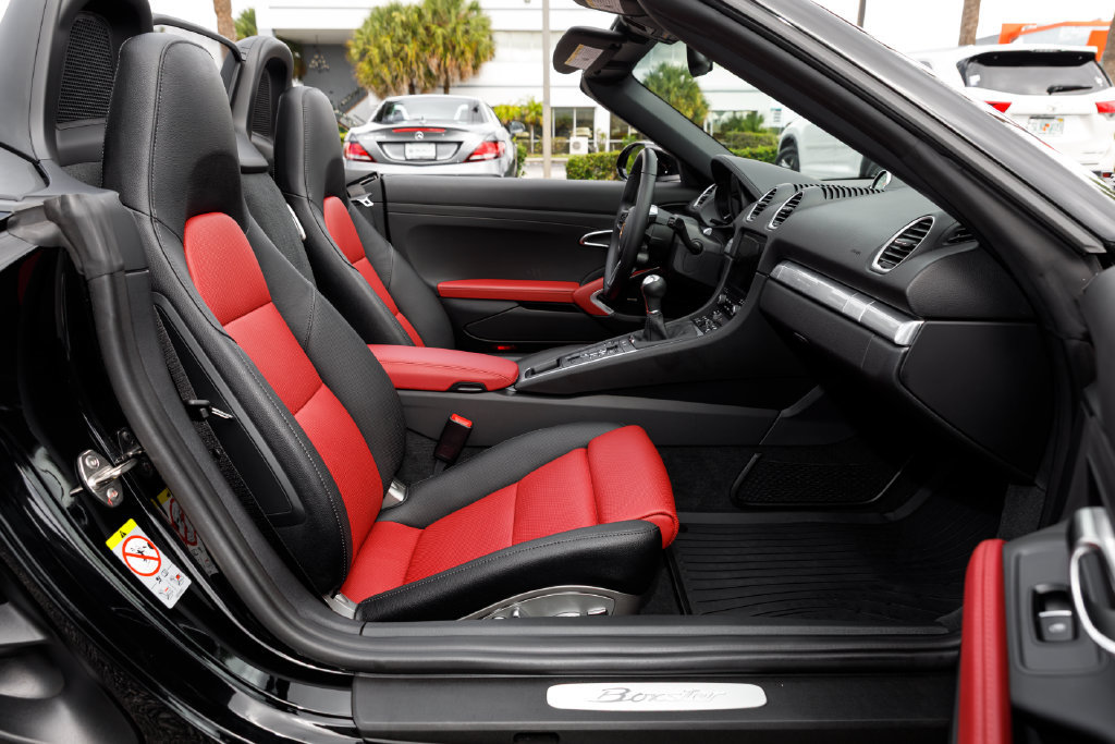 Used 2025 Porsche 718 Boxster RWD image 33