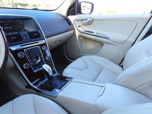 Used 2013 Volvo XC60 T6 image 19
