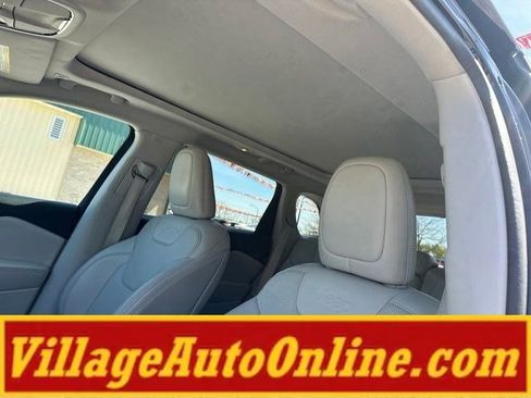 Used 2019 Jeep Cherokee Limited w/ Trailer Tow Group AWD/4WD image 20