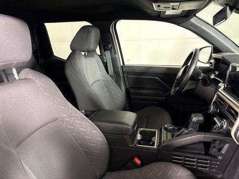 Used 2025 Toyota Tacoma SR5 AWD/4WD image 19