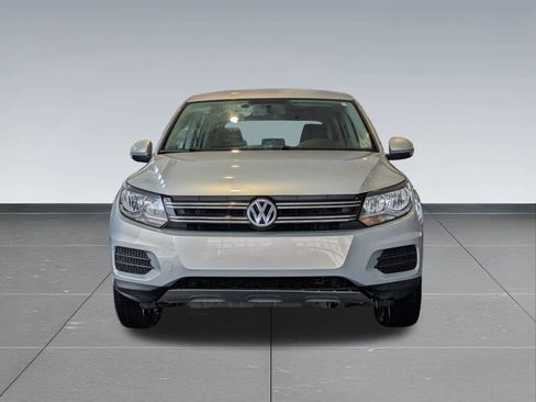 Used 2014 Volkswagen Tiguan S image 9
