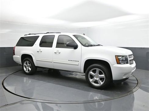 Used 2011 Chevrolet Suburban LT image 17