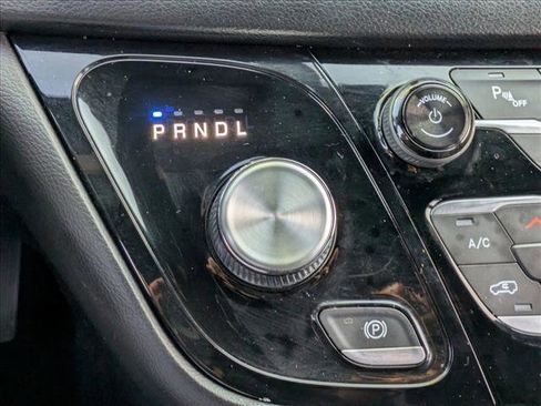 Used 2020 Chrysler Pacifica Touring-L w/ S Appearance Package image 13