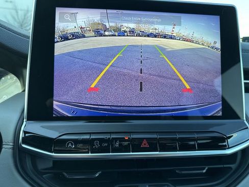 Used 2023 Jeep Compass Limited image 25