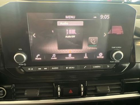 Used 2022 Nissan Pathfinder SV AWD/4WD image 27