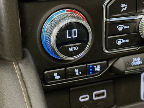 Used 2023 GMC Yukon AT4 w/ AT4 Premium Package AWD/4WD image 22