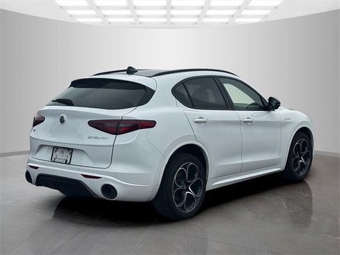 Used 2022 Alfa Romeo Stelvio Veloce image 7