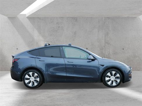 Used 2021 Tesla Model Y Long Range image 2