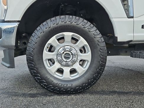 Used 2024 Ford F250 XLT w/ FX4 Off-Road Package image 14