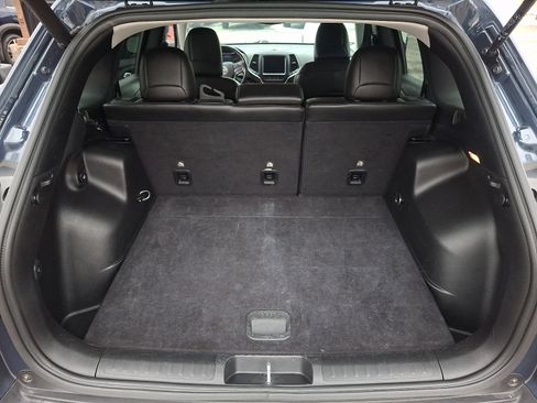 Used 2021 Jeep Cherokee Latitude Lux w/ Comfort/Convenience Group image 30