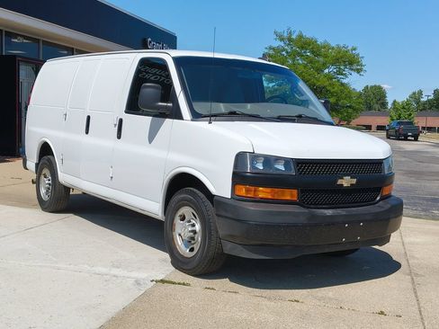 Used 2020 Chevrolet Express 2500 w/ Driver Convenience Package RWD image 10