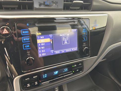 Used 2019 Toyota Corolla SE FWD image 19