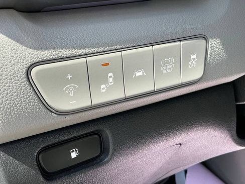 Used 2020 Kia Niro Touring FWD image 25