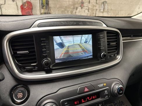 Used 2020 Kia Sorento EX image 2