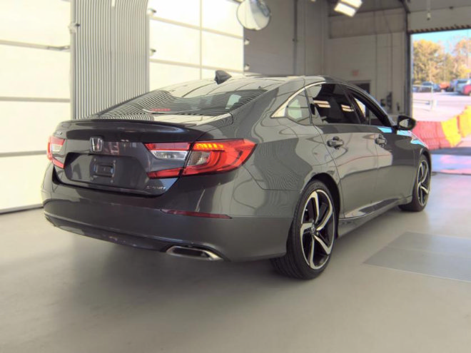 Used 2018 Honda Accord Sport image 4