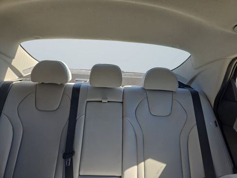 Certified 2025 Hyundai Elantra Limited FWD image 15