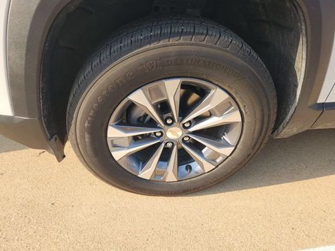 Used 2025 Chevrolet Equinox LT w/ Convenience Package II FWD image 9