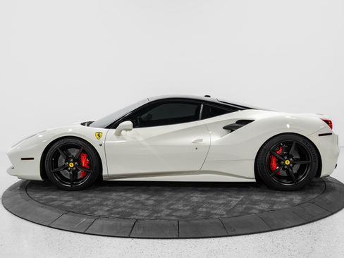 Used 2016 Ferrari 488 GTB RWD image 4
