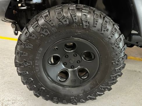 Used 2014 Jeep Wrangler Unlimited Rubicon w/ Connectivity Group AWD/4WD image 5