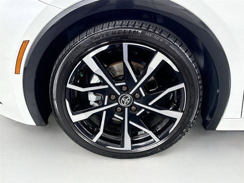 Used 2025 Toyota Prius Plug-In Hybrid image 39