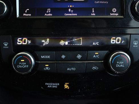 Used 2019 Nissan Rogue SV AWD/4WD image 40