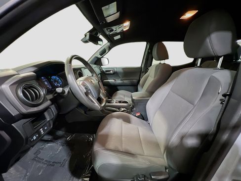 Used 2018 Toyota Tacoma TRD Off-Road image 15