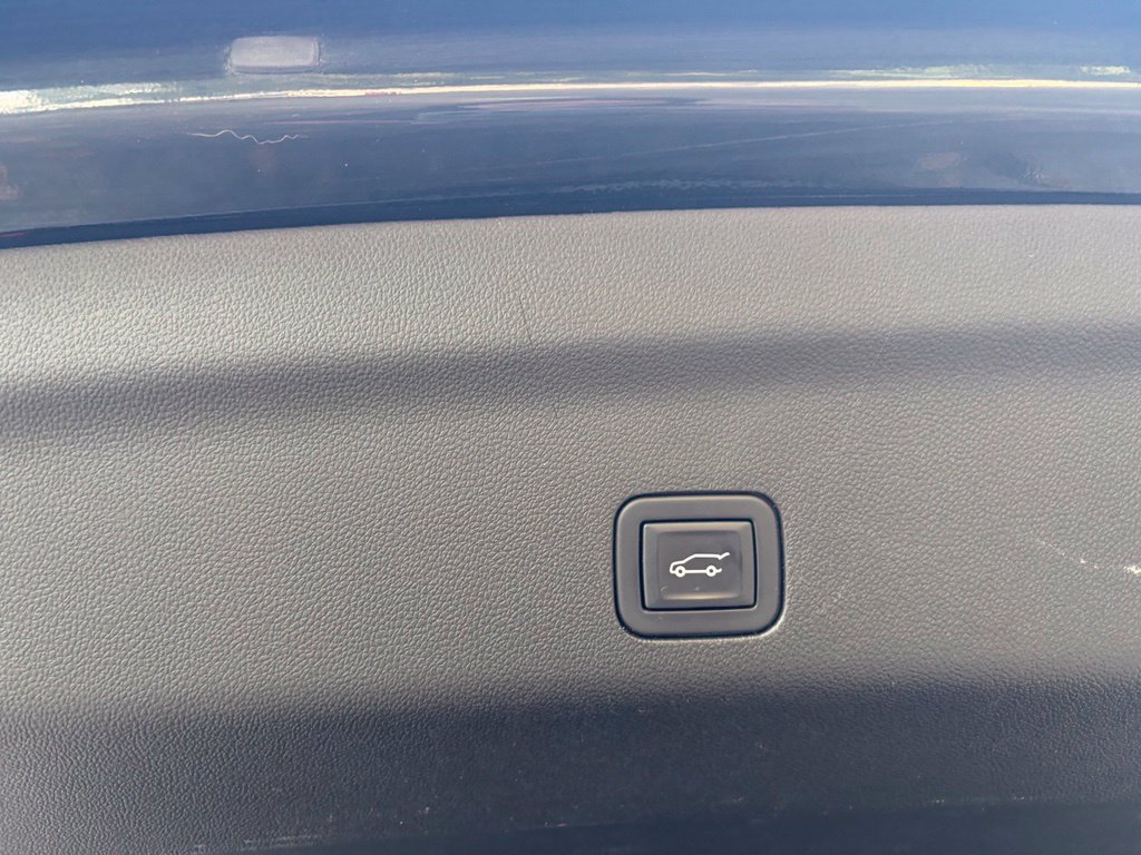 Certified 2023 GMC Yukon XL AT4 w/ AT4 Premium Package AWD/4WD image 33