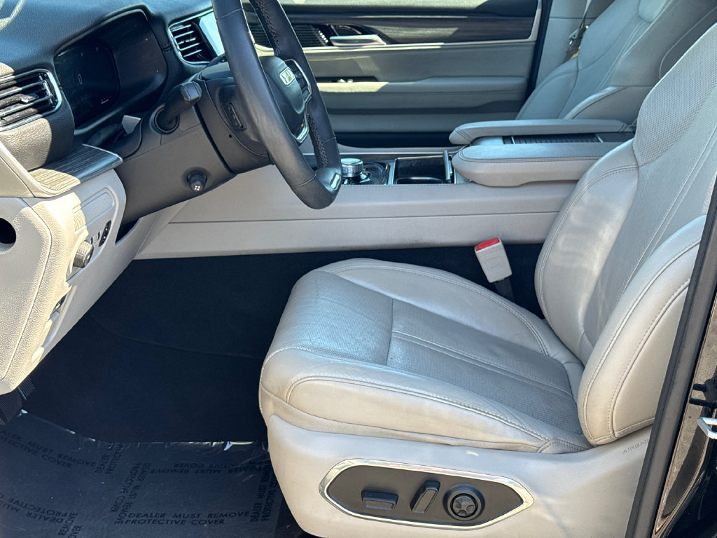 Used 2023 Jeep Wagoneer L Series II AWD/4WD image 2