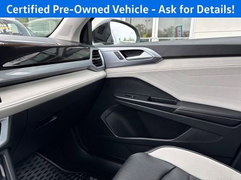Certified 2025 Volkswagen Taos SEL w/ Black Wheel Plus Package AWD/4WD image 14