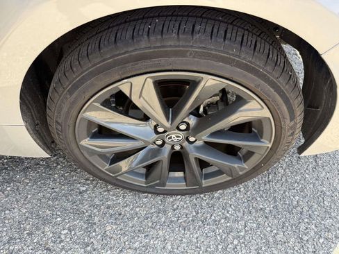 Used 2025 Toyota Corolla SE w/ Convenience Package FWD image 8