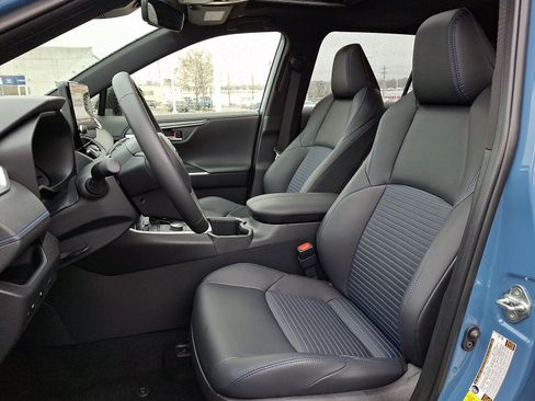 Used 2025 Toyota RAV4 XSE w/ Weather Package image 13