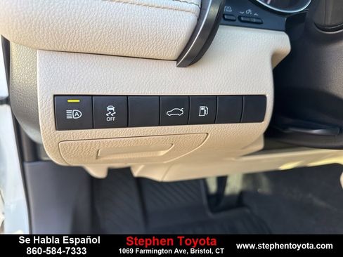 Used 2018 Toyota Camry XLE image 14
