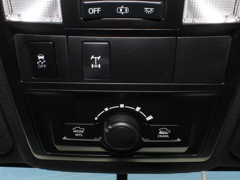 Used 2017 Toyota Tacoma TRD Off-Road w/ Tow Package (A/T) image 10