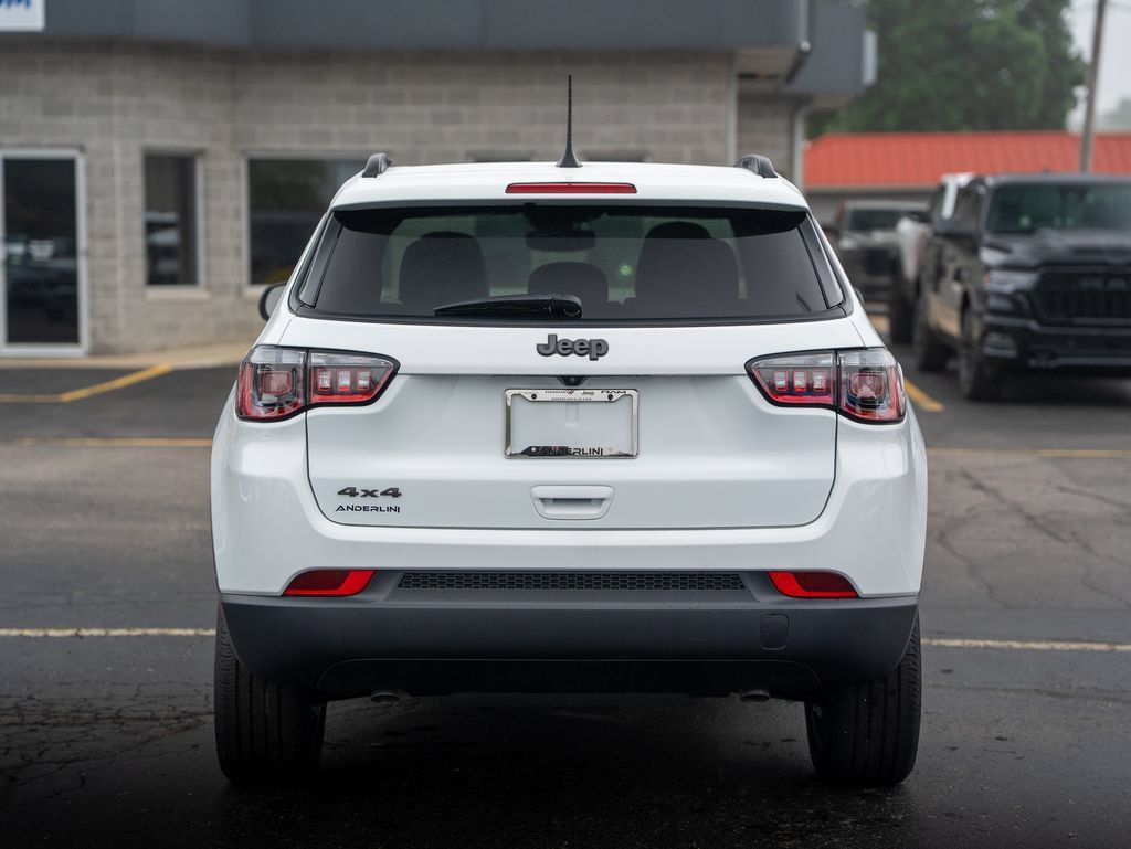 New 2026 Jeep Compass Latitude w/ Sun and Sound Group AWD/4WD image 8