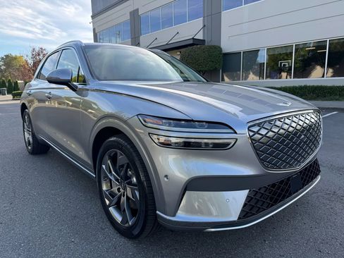 Used 2024 Genesis Electrified GV70 image 2