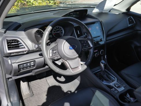 Used 2023 Subaru Forester Touring image 4