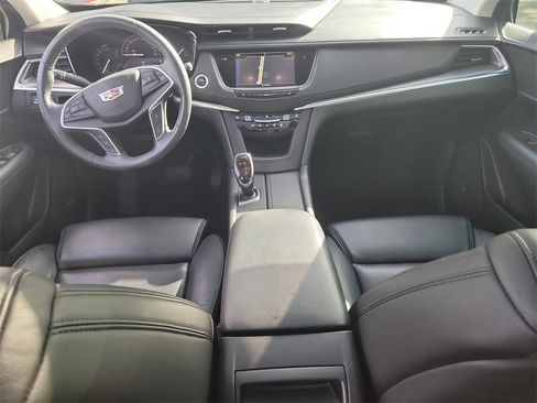 Used 2017 Cadillac XT5 Luxury w/ Driver Awareness Package image 12