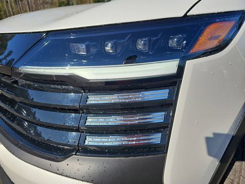 New 2026 Nissan Kicks SV w/ Charging Package image 32