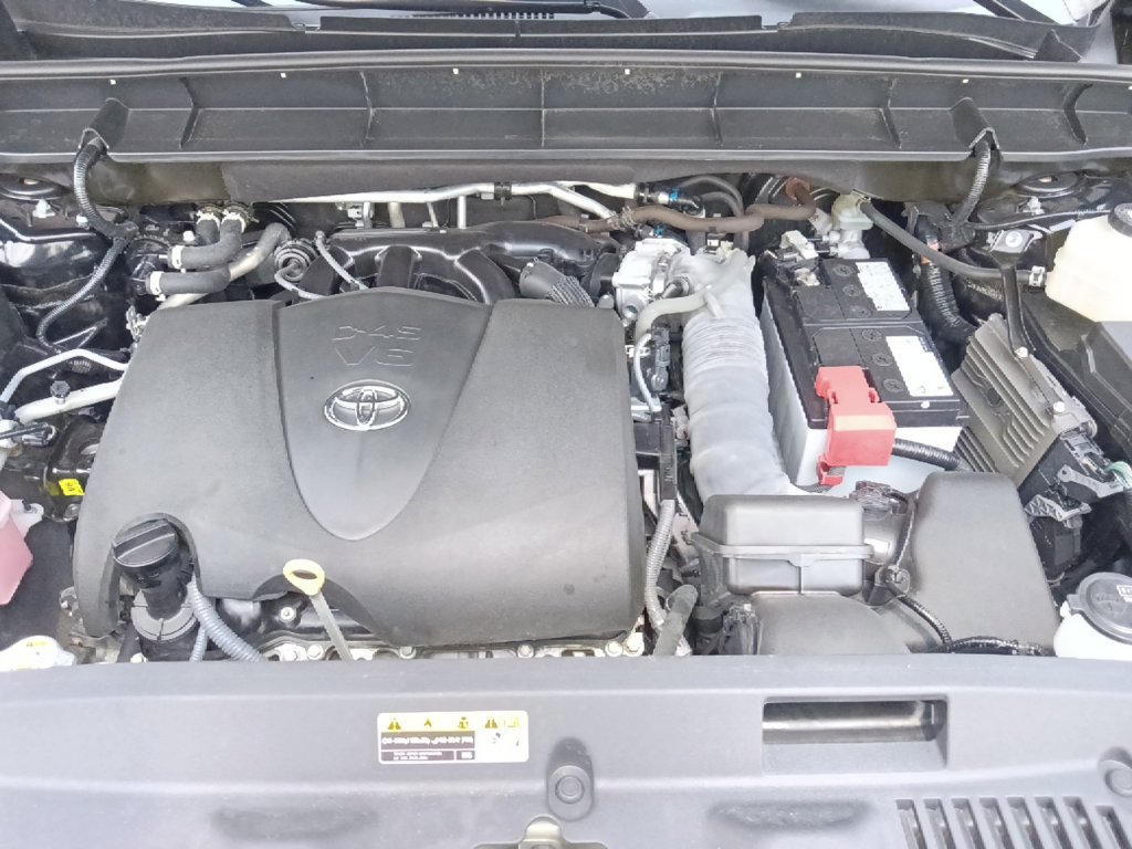 Used 2022 Toyota Highlander XLE AWD/4WD image 36