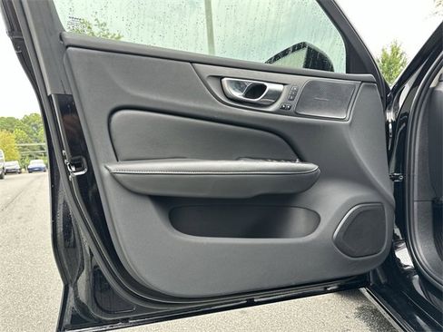 Used 2023 Volvo S60 T8 Plus image 13