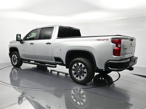 Used 2022 Chevrolet Silverado 2500 Custom w/ Custom Value Package image 8