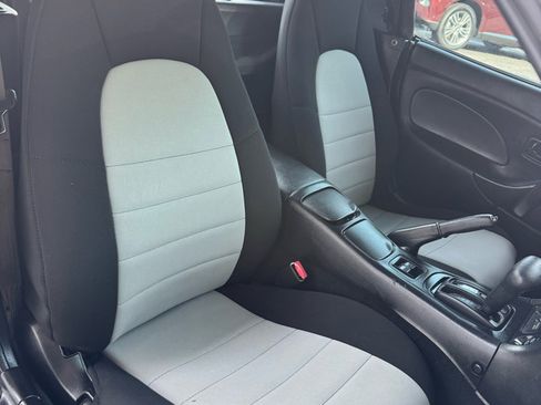 Used 2002 MAZDA MX-5 Miata 2dr Conv Cloth Auto image 23