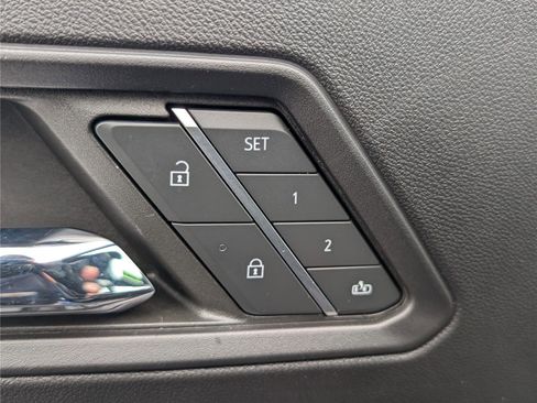 Used 2023 Chevrolet Colorado Z71 w/ Z71 Convenience Package 2 image 20