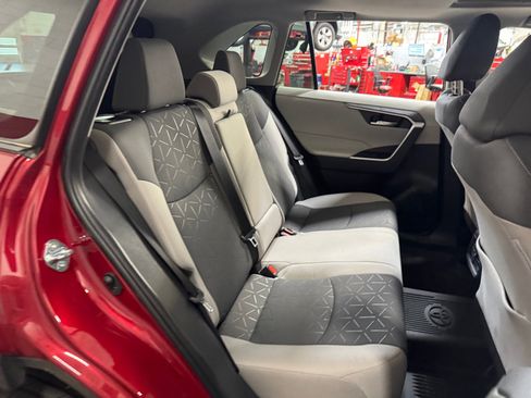Certified 2025 Toyota RAV4 XLE w/ Convenience Package AWD/4WD image 17