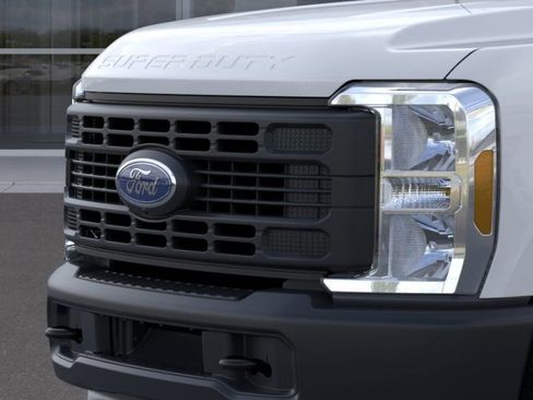 New 2026 Ford F250 XL w/ 360-Degree Camera Package RWD image 18