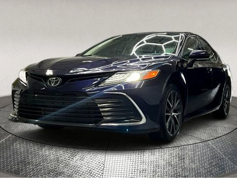 Used 2021 Toyota Camry XLE image 4