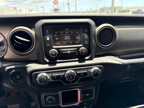Used 2018 Jeep Wrangler Unlimited Sport AWD/4WD image 16