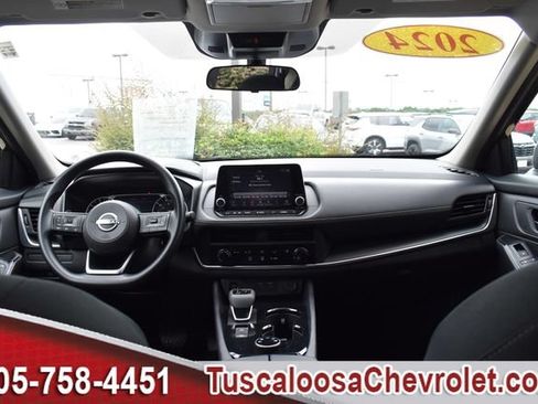 Used 2024 Nissan Rogue S AWD/4WD image 3