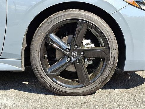 Certified 2024 Nissan Sentra SR FWD image 9