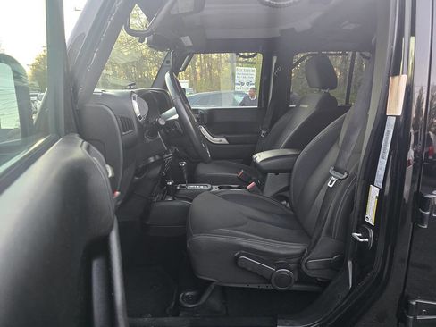 Used 2018 Jeep Wrangler Unlimited Sahara image 28